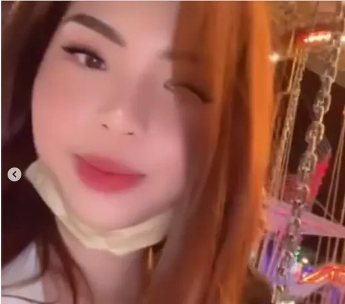 Baru-baru ini Gwen membagikan momen kebersamaannya dengan sang suami di akun Instagram pribadinya. Terlihat keduanya tengah menghabiskan waktu di Batu Night Spectacular, Malang. <br>