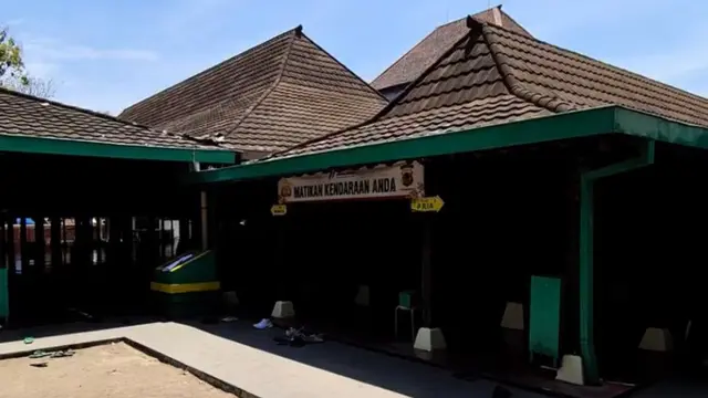 Kompleks Masjid Agung Sang Cipta Rasa di Cirebon