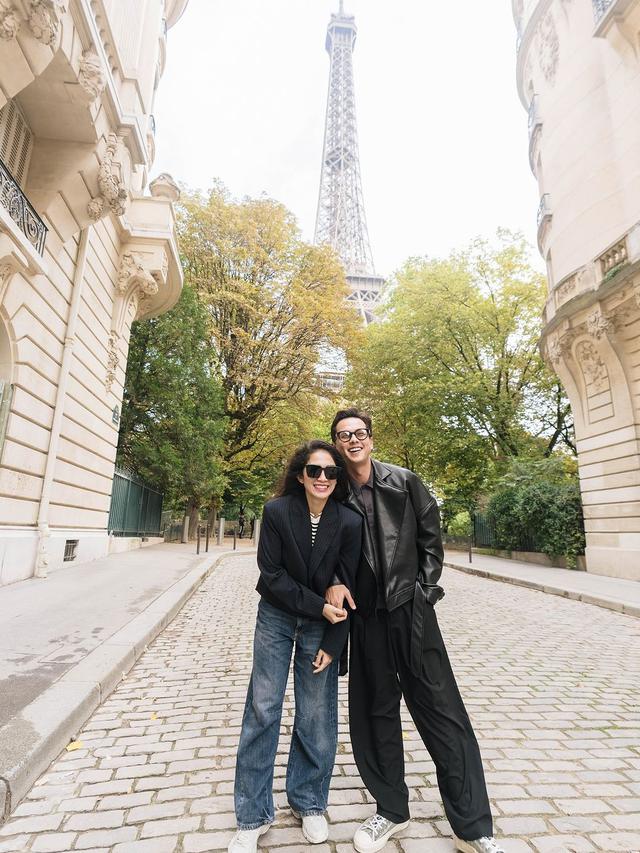 6 Potret Manis Ussy Sulistiawaty dan Andhika Pratama di Eropa, Liburan Berdua