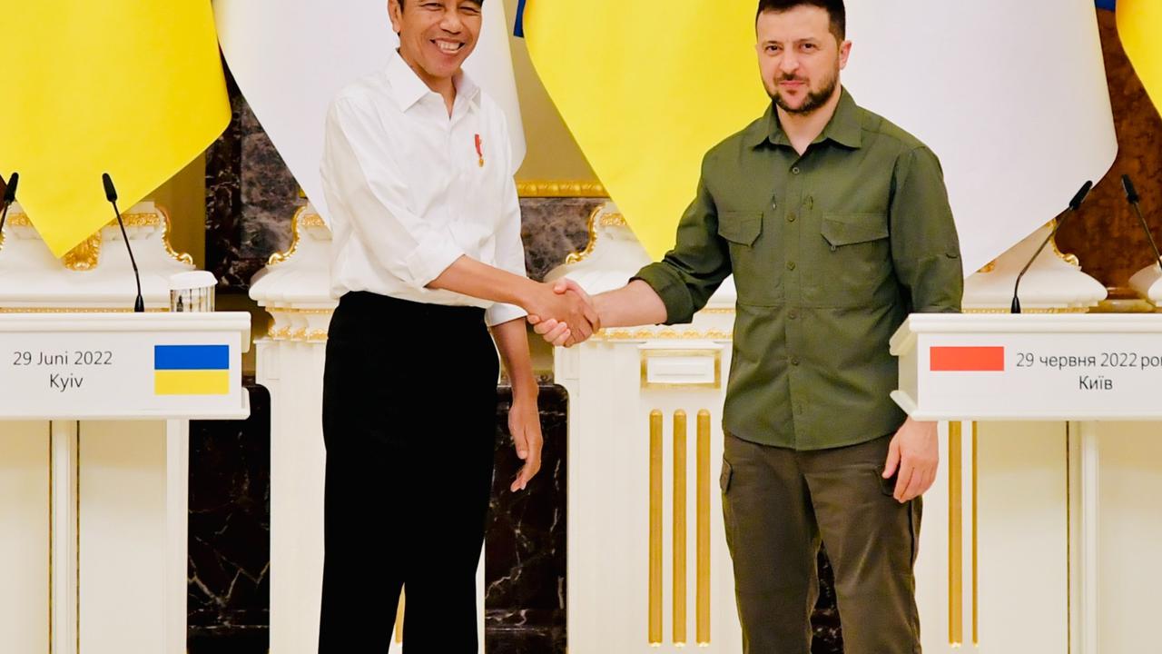 Melihat Lagi Aksi Jokowi saat Kunjungi Negara Konflik