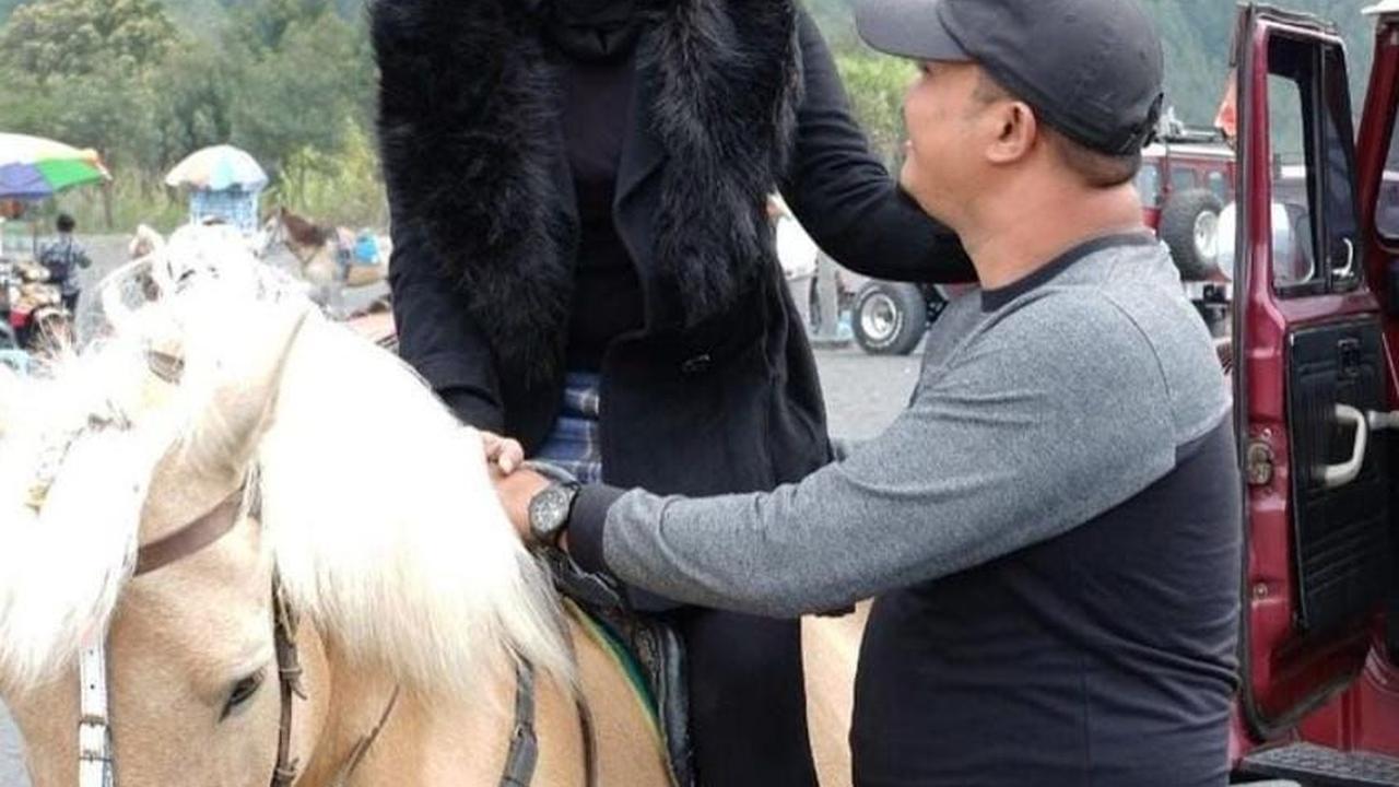 Luluk Nuril dan suami ternyata menyukai liburan di wisata alam. Banyak unggahannya yang memperlihatkan kebersamaan mereka saat liburan di alam. <br>
