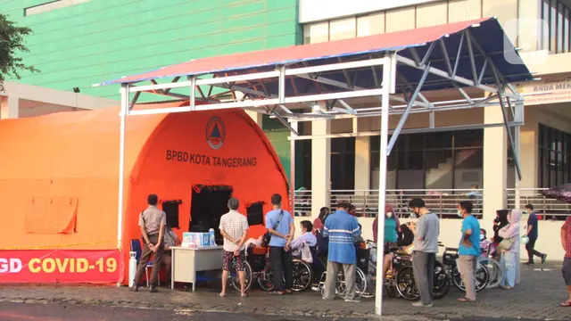 Tenda Darurat di RS dr Sintanala Dipenuhi Pasien COVID-19