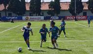 Pertarungan antara Akademi Persib Putri dan Si Jalak Putri pada pekan 15 Hydroplus Soccer League U-15 2026 di Lapangan Infini Pudikpom, Cimahi, Sabtu (2/5/2026). (Bola.com/Erwin Snaz)