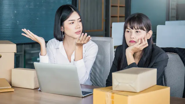 perempuan kerja bicara