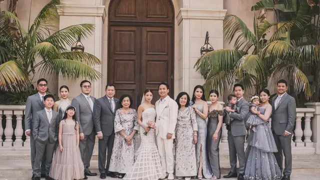 6 Potret Clarissa Tanoesoedibjo Bareng Keluarga di Hari Pernikahan