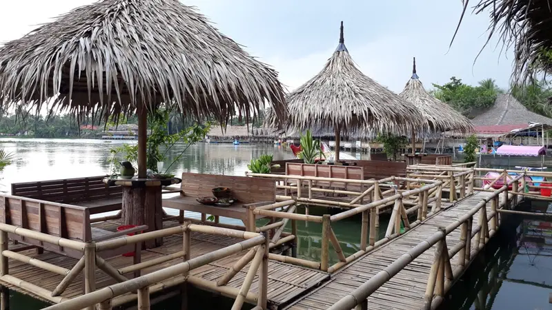 Ngabuburit di Danau Bojongrongga, Kedungreja, Cilacap pada Ramadan 2018. (Foto: Liputan6.com/Muhamad Ridlo)