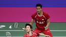 Aksi Liliyana Natsir dan ontowi Ahmad saat melawan ganda China, Siwei Zheng/Qingchen Chen pada ajang BWF World Championships 2017 di Emirates Arena, Glasgow (27/8/2017). Tontowi/Liliyana menang 15-21, 21-16, 21-15. (Jane Barlow(/PA via AP)