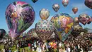 Festival yang diadakan sejak tahun 1950 menjadi tradisi masyarakat setempat dalam merayakan Idul Fitri. (DEVI RAHMAN/AFP)