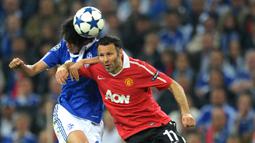 Ryan Giggs tampil pertama kali bersama tim utama Manchester United pada Maret 1991 sebagai pengganti Dennis Irwin yang mengalami cedera. (AFP/Christof Stache)