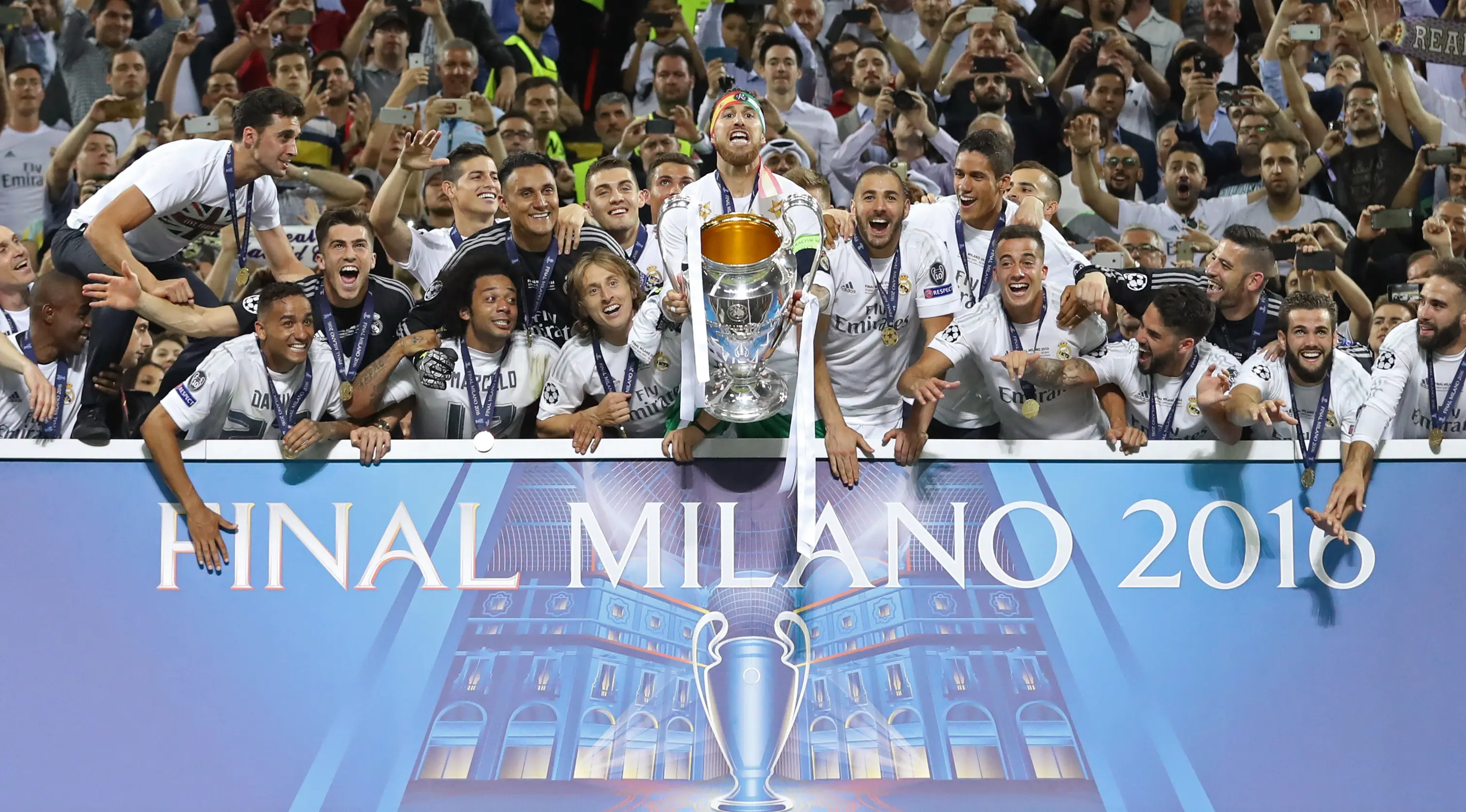 Skuat Real Madrid rayakan juara Liga Champions 2015-2016 (Reuters)