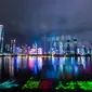 Foto yang diabadikan pada 26 Agustus 2020 ini menampilkan pertunjukan cahaya yang digelar di Shenzhen, Provinsi Guangdong, China. Pertunjukan cahaya tersebut digelar dalam rangka memperingati 40 tahun pembentukan Zona Ekonomi Khusus Shenzhen. (Xinhua/Mao Siqian)