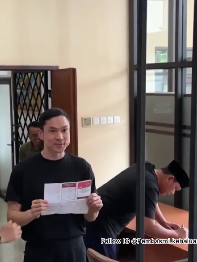 Momen Harvey Moeis nyoblos di penjara (credit: instagram/pembasmi.kehaluan.reall)