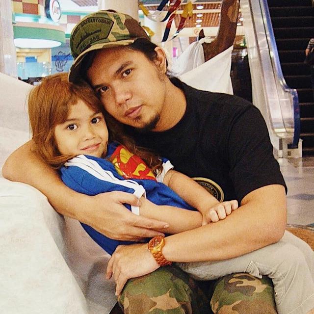 6 Potret Masa Kecil El Rumi Menggemaskan Dengan Rambut Gondrong