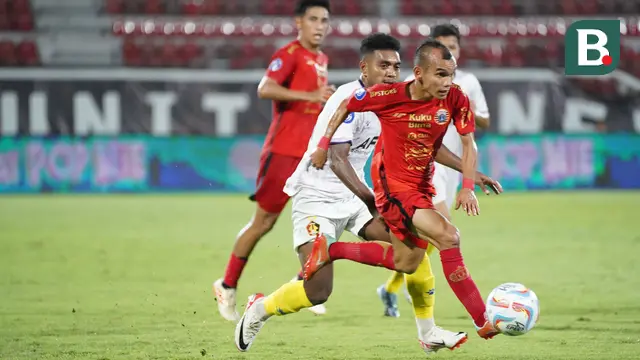 Laga Persija Jakarta kontra Persik Kediri di Stadion I Wayan Dipta Gianyar Bali
