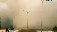 Kabut asap menyelimuti Riau akibat kebakaran lahan gambut.