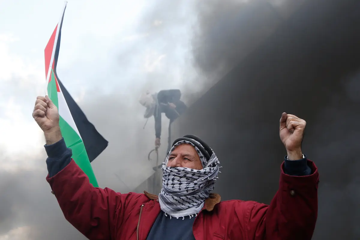 Pemuda Palestina Gelar Aksi di Tembok Perbatasan-AP Photo-20170217