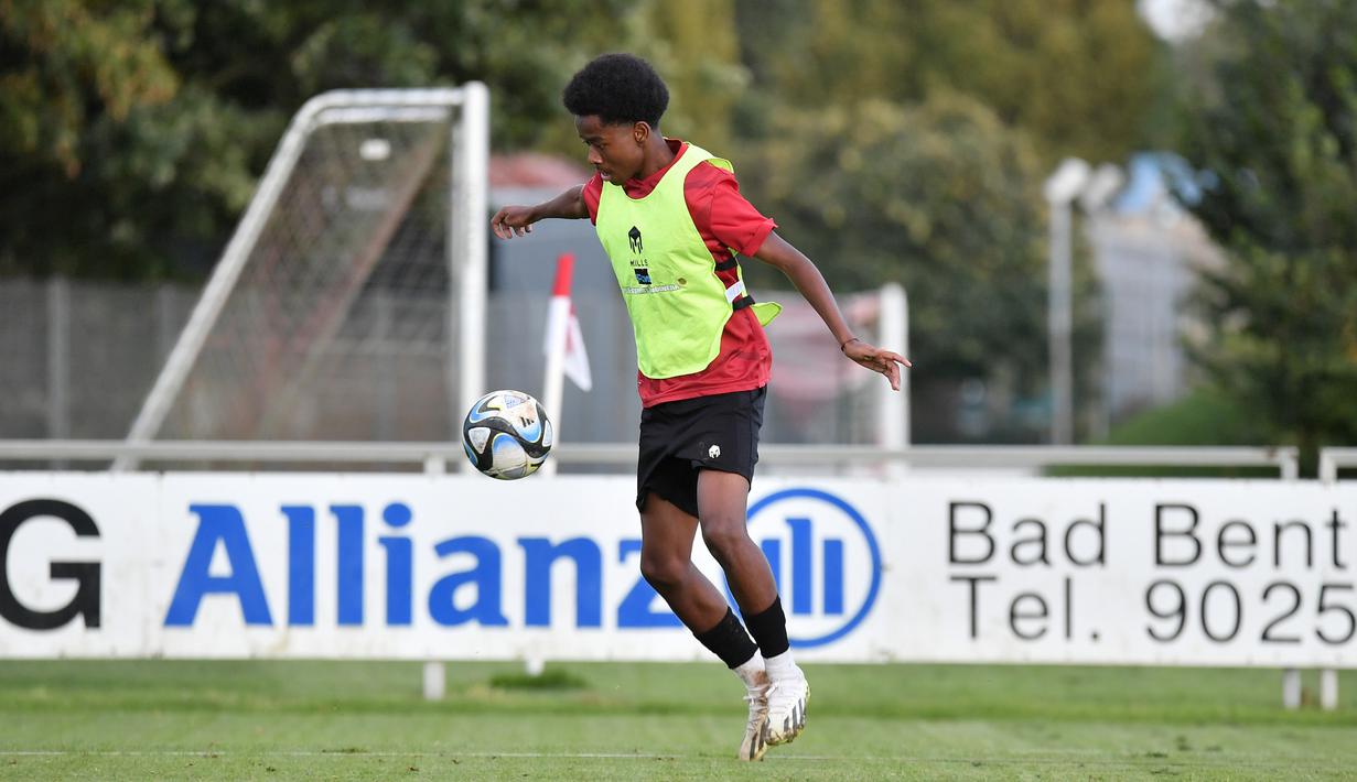 Chow Yun Damanik merupakan pemain berposisi gelandang. Dia bisa bermain di posisi gelandang jangkar, gelandang bertahan, atau gelandang serang. Dia mampu tampil cerdas dalam mengatur atau memulai alur serangan timnya. (Dok. PSSI)