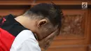Tio Pakusadewo saat menjalani sidang putusan kasus kepemilikan narkoba di PN Jakarta Selatan, Selasa (24/7). Majelis hakim memvonis Tio Pakusadewo dengan hukuman sembilan bulan masa tahanan dan enam bulan rehabilitasi. (Liputan6.com/Immanuel Antonius)
