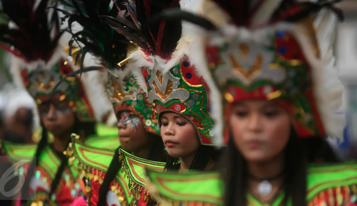 Sejumlah Penari mengikuti karnaval budaya Keris Summit 2015 di Jl Malioboro, Yogyakarta,  Rabu (28/10/2015). Keris summit 2015 akan berlangsung hingga 1 november 2015. (Boy T Harjanto)