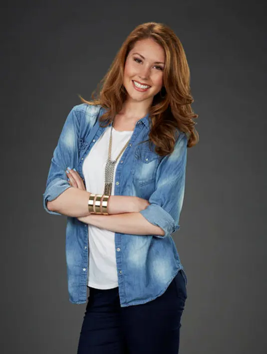 Nama Loren sendiri terkenal berkat lagunya yang berjudul Never Enough. (The Voice US Wiki)