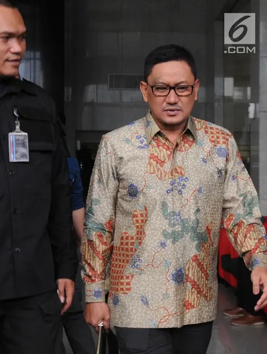 Mantan anggota DPR periode 2009-2014, Abdul Malik Haramain usai diperiksa di KPK, Jakarta, Senin (9/7). Politisi PKB ini diperiksa sebagai saksi untuk tersangka Markus Nari terkait kasus dugaan korupsi proyek pengadaan E-KTP. (Merdeka.com/Dwi Narwoko)