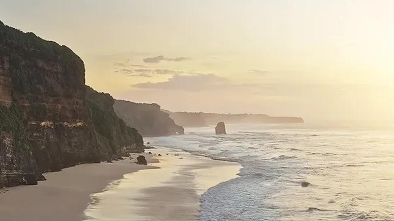 6. Pantai Bawana