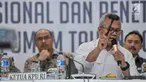 Ketua KPU Arief Budiman ketok palu usai hasil penghitungan suara dan penetapan hasil Pemilu 2019 di Gedung KPU, Jakarta, Selasa (21/5/2019). KPU menetapkan perolehan suara Pilpres 2019 untuk pasangan Jokowi-Ma’ruf 85.607.362 suara dan Prabowo-Sandiaga 68.650.239 suara. (merdeka.com/Iqbal S Nugroho)