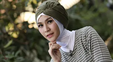 Turban bisa menjadi salah satu pilihan hijab untuk kegiatan sehari-hari karena aplikasinya yang mudah.