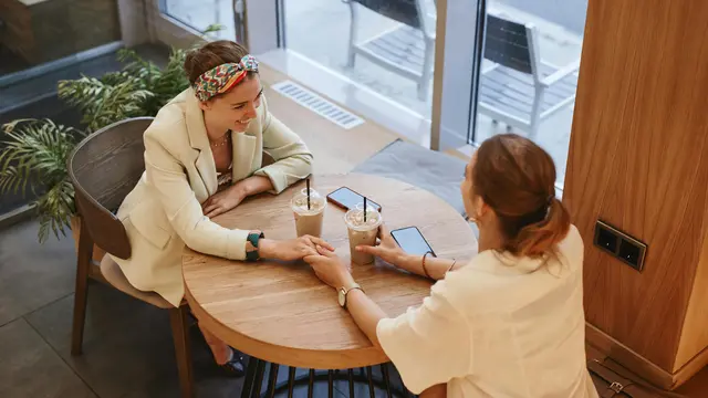 Ilustrasi Mendengarkan