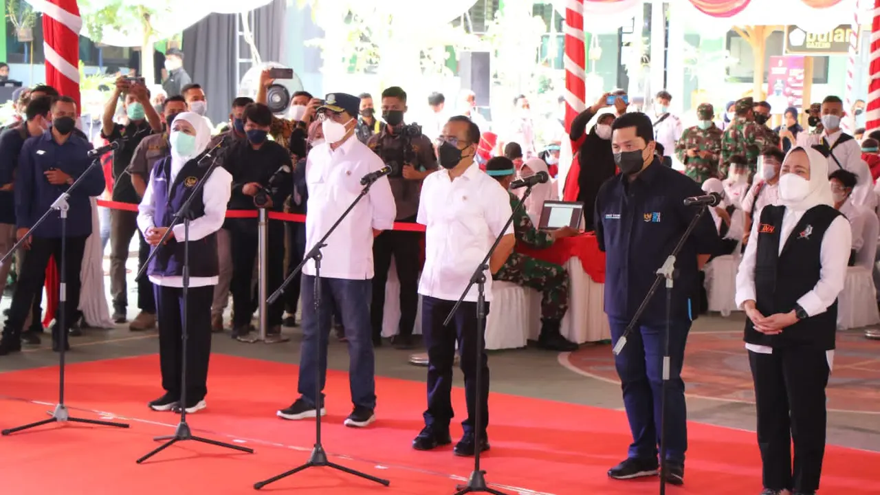 Sejumlah menteri menghadiri vaksinasi massal di Bojonegoro. (Ahmad Adirin/Liputan6.com)
