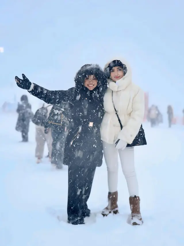 Gaya Kompak Ashanty dan Aaliyah Massaid Liburan Musim Dingin di Jepang