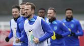 Pemain Timnas Inggris, Harry kane dan rekannya menjalani latihan persiapan menjelang laga Kualifikasi Euro 2024 melawan Italia yang berlangsung di St George's Park, Burton-on-Trent, Inggris, 21 Maret 2023. The Three Lions dijadwalkan akan bertandang ke Italia  pada Sabtu (25/03/2023) dini hari WIB di Stadion Diego Armando Maradona, Napoli. (AP Photo/PA/Nick Potts)