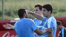 Luis Suarez sudah siap kembali menjadi andalan di lini depan Uruguay. Pemain berusia 29 tahun itu akan bermain pada laga kualifikasi Piala Dunia 2018 kontra Brasil (23/3/2016) dan Peru (28/3/2016). (AFP/Miguel Rojo)