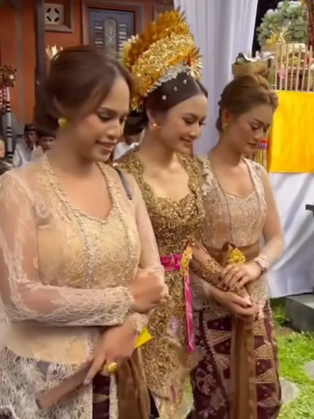Nindy Priscilia, kakak ipar Mahalini yang mendampingi saat acara adat Dharma Suaka dan Mepamit