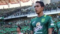 Gelandang Persebaya, Misbakus Solikin. (Bola.com/Aditya Wany)