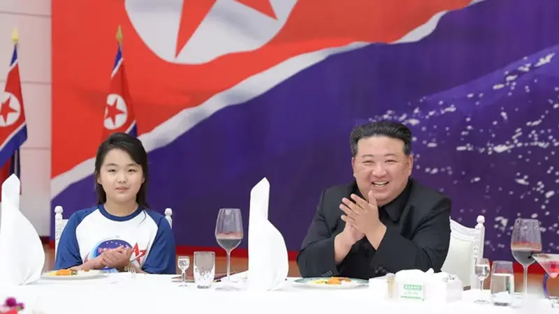 Kim Jong Un dan putrinya Ju Ae