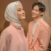 Dinda Hauw dan Rey Mbayang bermain dalam mini series Cinta Subuh. (Foto: Rio Motret dari Instagram @riomotret)