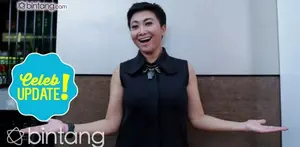 Anak terserang DBD dan harus dirawat di Rumah Sakit, Indy Barends tidak tega saat melihat anaknya harus diinfus.