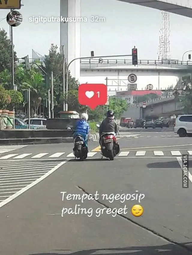 6 Tingkah Orang Indonesia di Zebra Cross Ini Nyeleneh, Jadi Pusat Perhatian