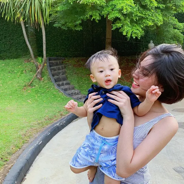 5 Momen Kedekatan Vanesha Prescilla Dengan Keponakannya. (Instagram @vaneshaass)