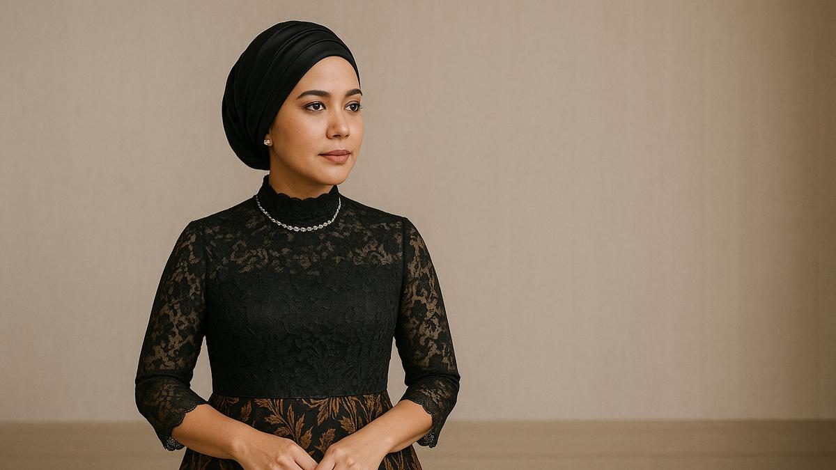 7 Dress Batik Kombinasi Brokat Hijab, Tampil Standout tapi Tetap Anggun