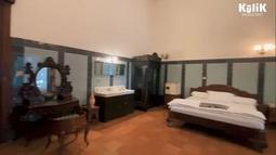 Yang unik, rumah dinas ini memiliki satu kamar penuh sejarah yang ternyata merupakan kamar Bung Karno.(Youtube RIOMOTRET)