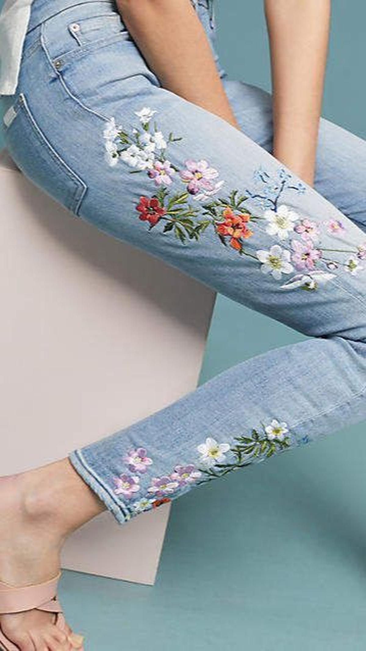 <b>Embroidered Jeans: Jeans dengan Motif Bordir&nbsp; yang Unik</b>