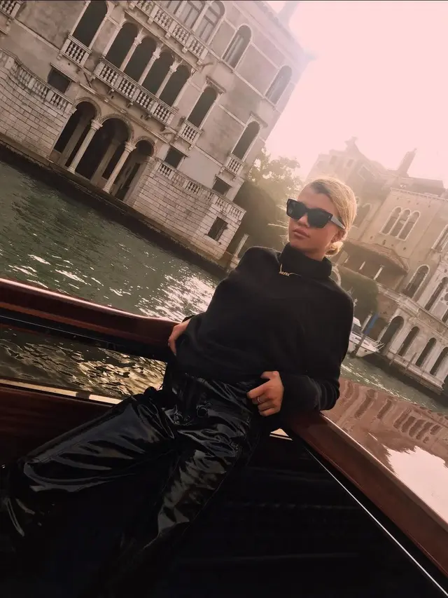 [Bintang] Sofia Richie dan Scott Disick