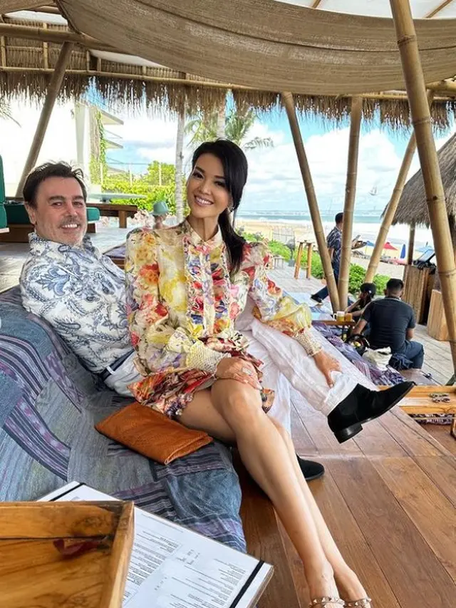 Farah Quinn dan suami (Instagram/farahquinnofficial)