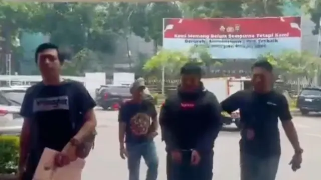 Polisi menangkap pelaku begal payudara di Lebak Bulus, Jakarta Selatan.