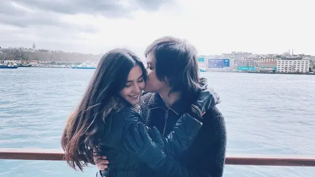 6 Potret Mesra Selebriti Jalani Honeymoon Usai Menikah, Ada yang Ke Bali Hingga Luar Negeri