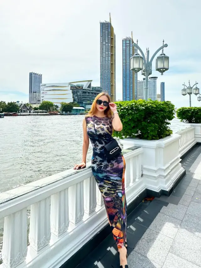 Potret Aura Kasih dengan Bodycon Dress