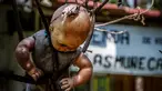 Isla de La Munecas dalam bahasa meksiko berati pulau boneka. Sesuai namanya, di pulau ini banyak boneka-boneka yang sangat menyeramkan dalam kondisi termutilasi digantungkan di pepohonan, Meksiko, Jumat (14/11/2015). (Reuters)
