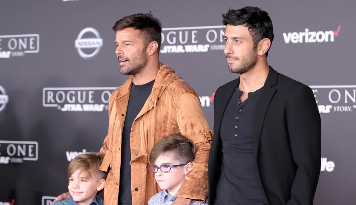 Ricky Martin dan Jwan Yosef sendiri miliki dua anak kembar laki-laki yang bernama Matteo dan Valentino pada tahun 2016. (FRAZER HARRISON / GETTY IMAGES NORTH AMERICA / AFP)